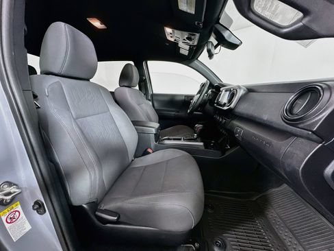 Used 2019 Toyota Tacoma TRD Off-Road w/ Technology Package AWD/4WD image 26