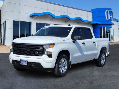 Used 2022 Chevrolet Silverado 1500 Custom image 2