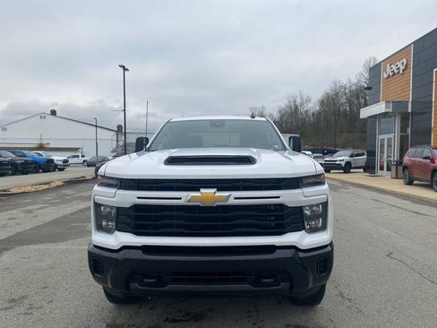 Used 2024 Chevrolet Silverado 2500 Custom w/ Custom Convenience Package image 6