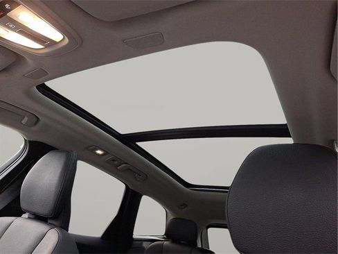 Certified 2025 Volvo XC60 B5 Plus image 12