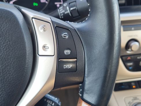 Used 2015 Lexus ES 300h image 30