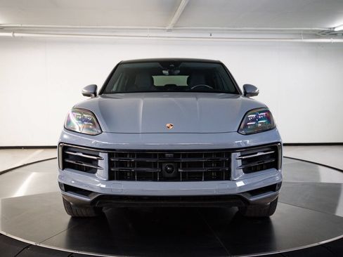 Certified 2024 Porsche Cayenne Coupe AWD/4WD image 10