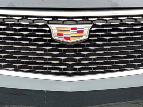 Used 2025 Cadillac XT6 Premium Luxury image 15