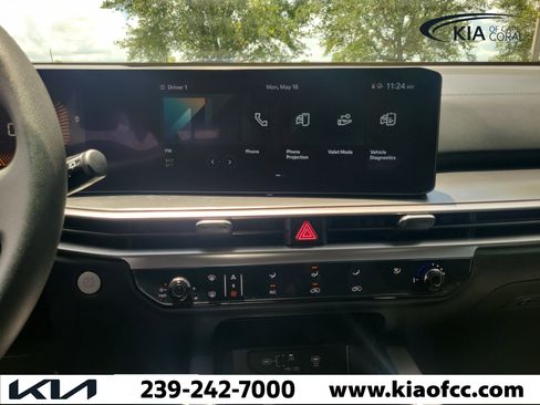 Certified 2025 Kia Sorento LX FWD image 19
