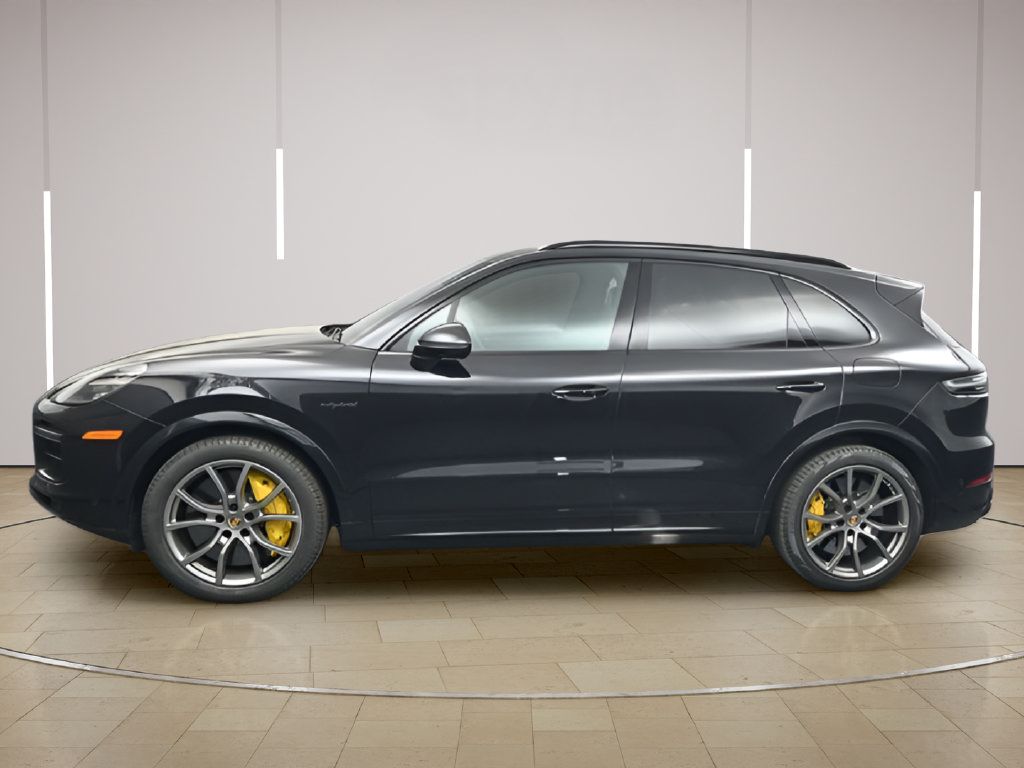 Certified 2022 Porsche Cayenne Turbo S AWD/4WD image 2