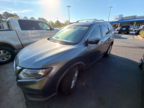 Used 2017 Nissan Rogue SV w/ SV Premium Package image 5