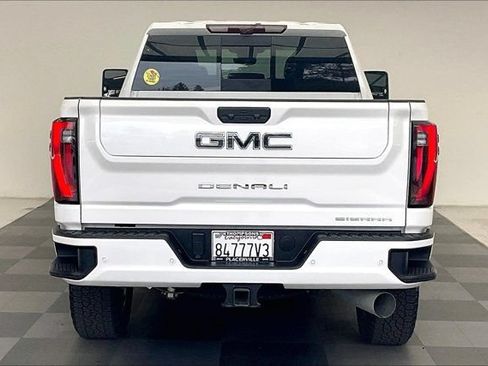 Used 2024 GMC Sierra 2500 Denali Ultimate AWD/4WD image 3