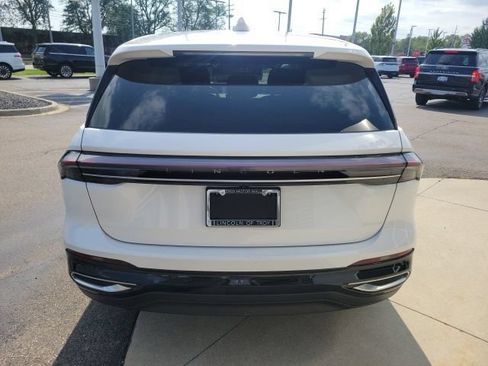 Certified 2024 Lincoln Nautilus Premier AWD/4WD image 11