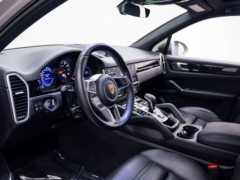 Used 2023 Porsche Cayenne AWD/4WD image 4
