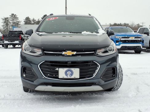 Used 2022 Chevrolet Trax LT w/ Premium Seat Package image 2
