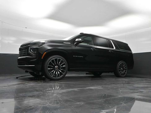 New 2026 Chevrolet Suburban High Country image 21