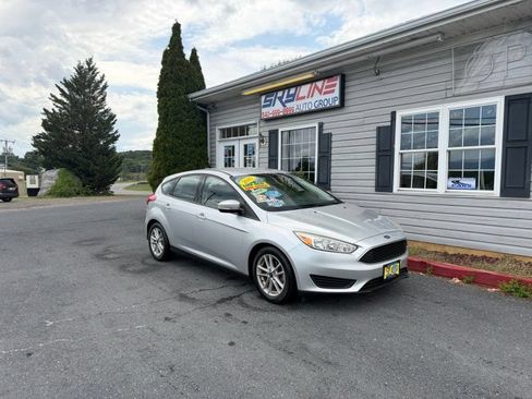 Used 2017 Ford Focus SE FWD image 4