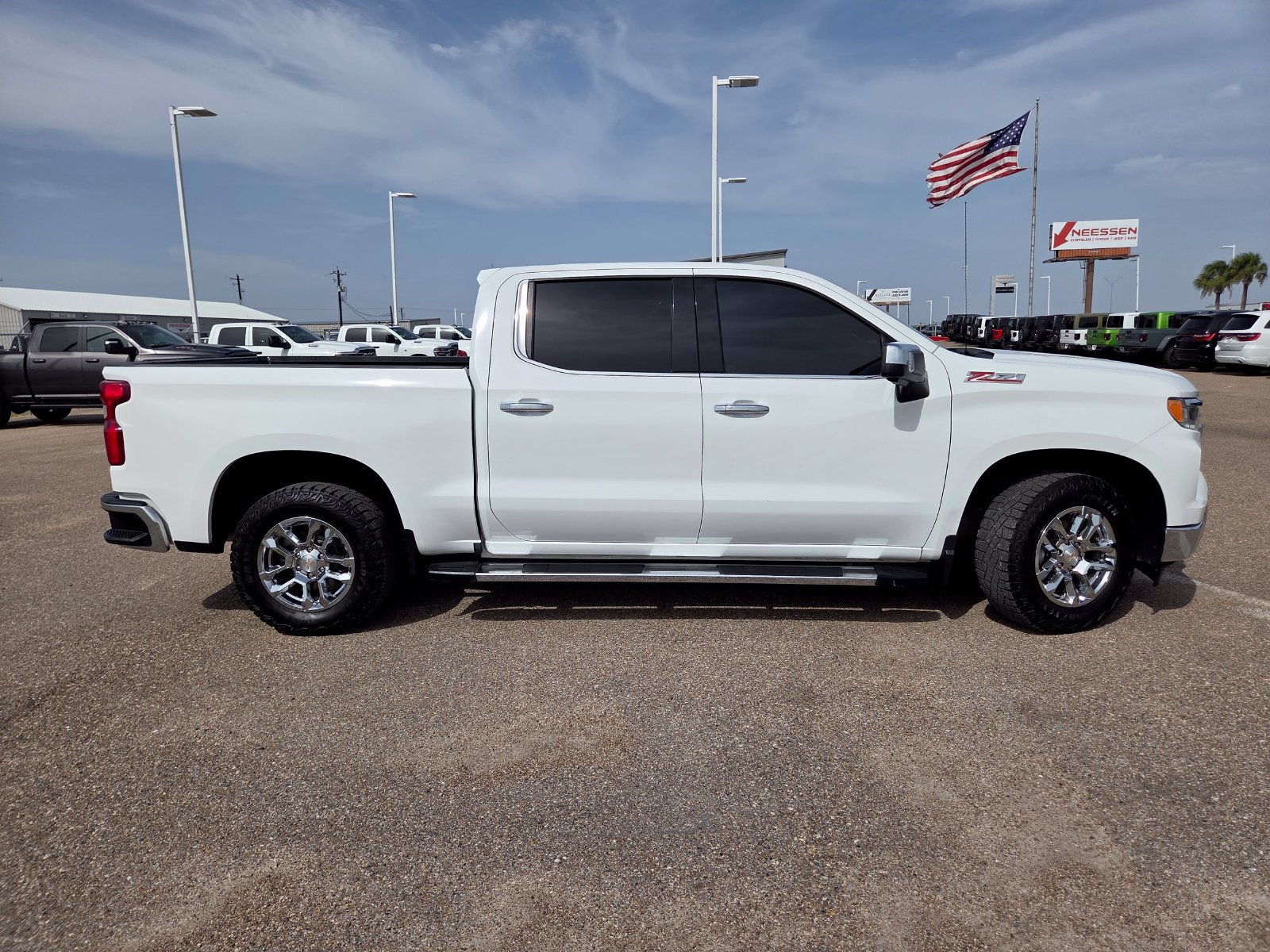 Used 2025 Chevrolet Silverado 1500 LTZ w/ Z71 Off-Road Package AWD/4WD image 10