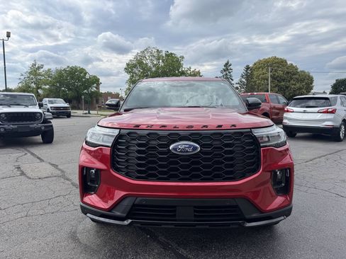 Used 2025 Ford Explorer ST-Line AWD/4WD image 4