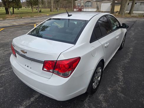 Used 2014 Chevrolet Cruze LS image 9