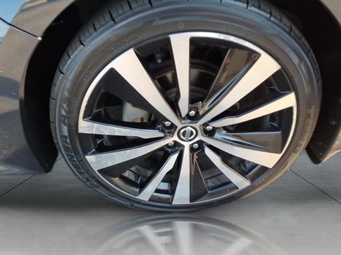Used 2021 Nissan Altima 2.5 Platinum AWD/4WD image 9