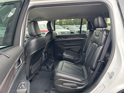 Used 2023 Jeep Grand Cherokee L Limited w/ Luxury Tech Group II image 12