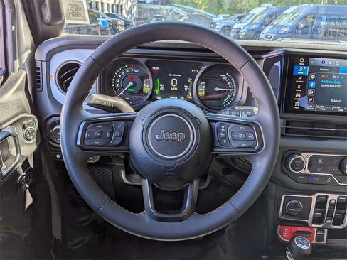 Used 2024 Jeep Wrangler Unlimited image 13