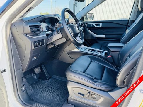 Used 2023 Ford Explorer XLT w/ Equipment Group 202A image 3
