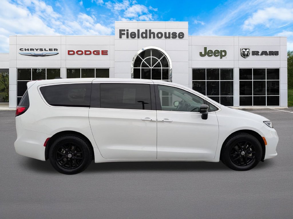 Used 2024 Chrysler Pacifica Touring-L FWD image 4