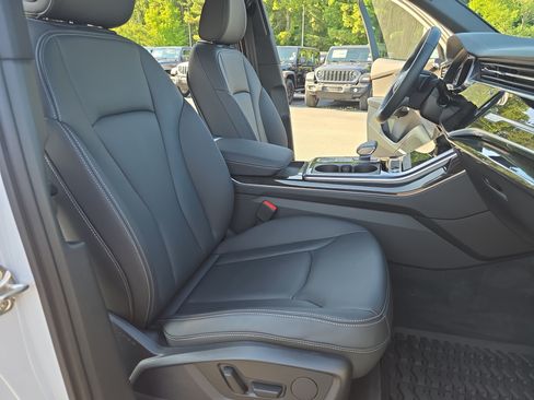 Used 2025 Audi Q7 2.0T Premium w/ Convenience Plus Package AWD/4WD image 10