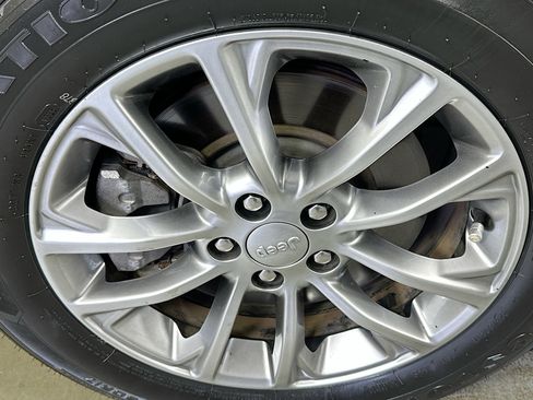 Used 2022 Jeep Cherokee Latitude Lux w/ Sun & Sound Group image 30