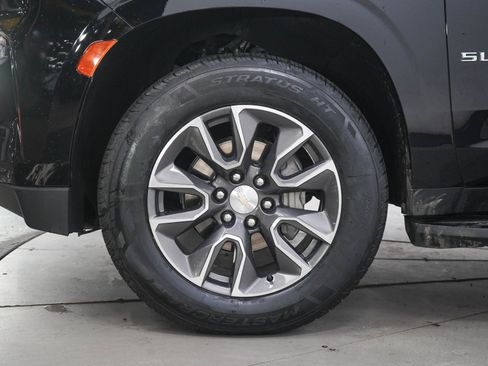 Used 2023 Chevrolet Suburban LT w/ Luxury Package AWD/4WD image 31