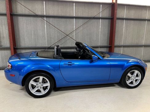 Used 2006 MAZDA MX-5 Miata Touring RWD image 38