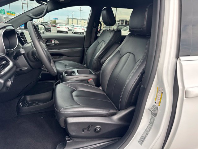 Used 2025 Chrysler Pacifica Select FWD image 17