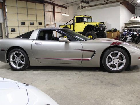 Used 2001 Chevrolet Corvette Coupe w/ Preferred Equipment Group2 image 7