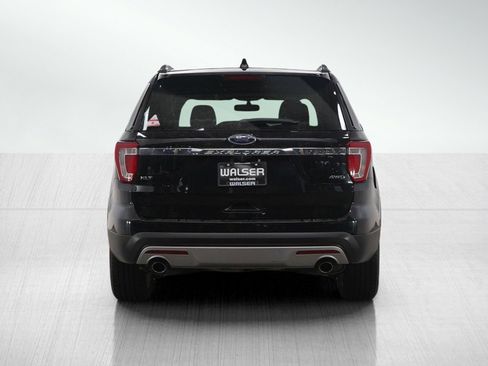 Used 2017 Ford Explorer XLT w/ Equipment Group 202A image 4