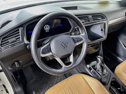 Used 2023 Volkswagen Tiguan SE AWD/4WD image 12
