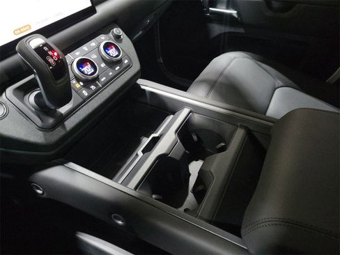 New 2025 Land Rover Defender 110 X-Dynamic SE image 20