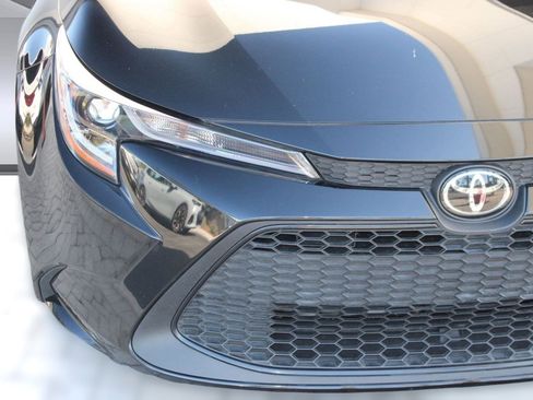 Used 2022 Toyota Corolla LE image 11