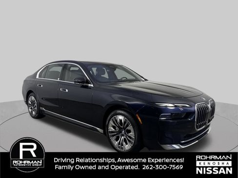 Used 2023 BMW i7 xDrive60 AWD/4WD image 2