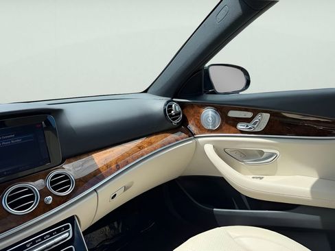 Used 2017 Mercedes-Benz E 300 4MATIC image 33