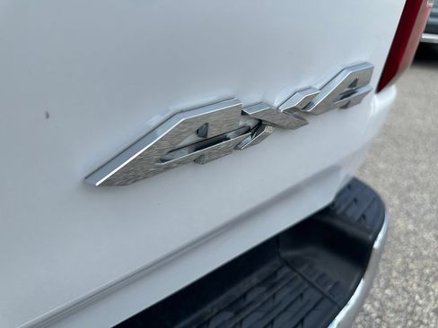 Used 2019 RAM 1500 Laramie AWD/4WD image 12