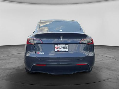 Used 2022 Tesla Model Y Long Range AWD/4WD image 8