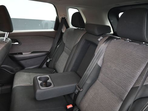 Used 2023 Nissan Rogue SV image 18