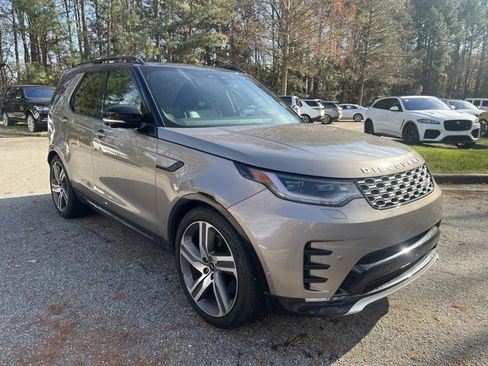 Used 2024 Land Rover Discovery Metropolitan Edition image 2