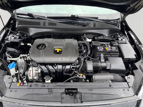 Used 2024 Kia Forte LXS FWD image 9