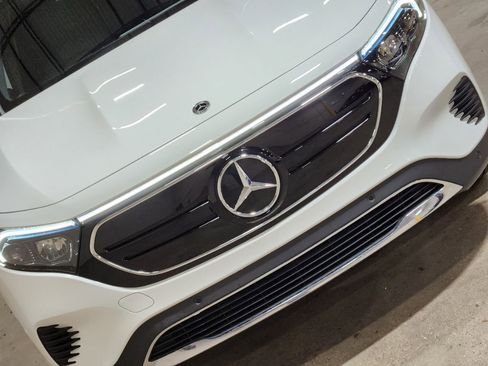 Used 2023 Mercedes-Benz EQB 300 4MATIC image 19