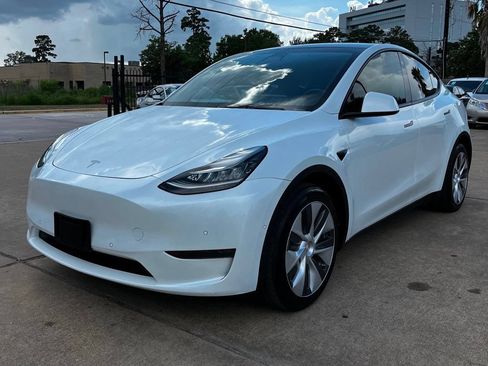 Used 2022 Tesla Model Y Long Range AWD/4WD image 1