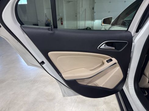 Used 2020 Mercedes-Benz GLA 250 4MATIC image 33