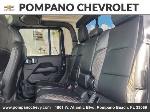Used 2023 Jeep Gladiator Overland image 11