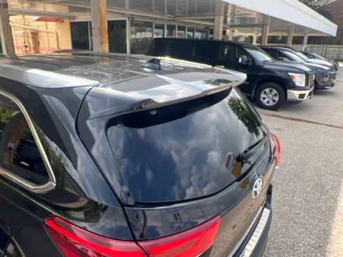 Used 2019 Toyota Highlander XLE AWD/4WD image 38