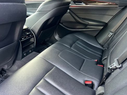 Used 2018 BMW 530e w/ Premium Package 2 RWD image 5