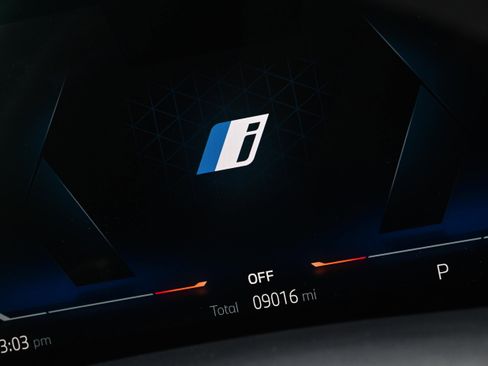 Certified 2025 BMW X5 xDrive50e w/ M Sport Package image 39