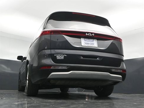 Used 2023 Kia Carnival LX FWD image 32
