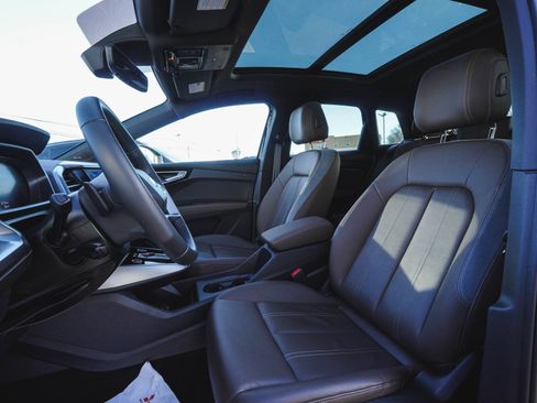 Used 2025 Audi Q4 e-tron Premium Plus image 29